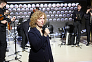 Die künstlerische Leiterin Prof. Anna Garzuly-Wahlgren bei der Moderation des ersten Konzertabends im CAMPUS GERMANY