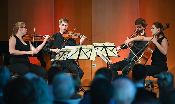 Virtuose Vielstimmigkeit: Anmeldungen für den 9. Internationalen JOSEPH JOACHIM Kammermusikwettbewerb in Weimar noch bis 17. Januar 2022 möglich Virtuose Vielstimmigkeit: Anmeldungen für den 9. Internationalen JOSEPH JOACHIM Kammermusikwettbewerb in Weimar noch bis 17. Januar 2022 möglich