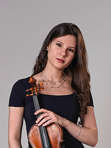 The picture shows a young person with a violin.