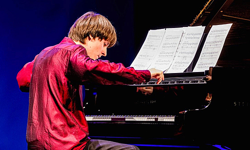 Weimarer Erfolgsserie hält an: Ádám Zsolt Szokolay gewinnt hochdotierten 1. Preis beim Bartók-Klavierwettbewerb in Budapest
