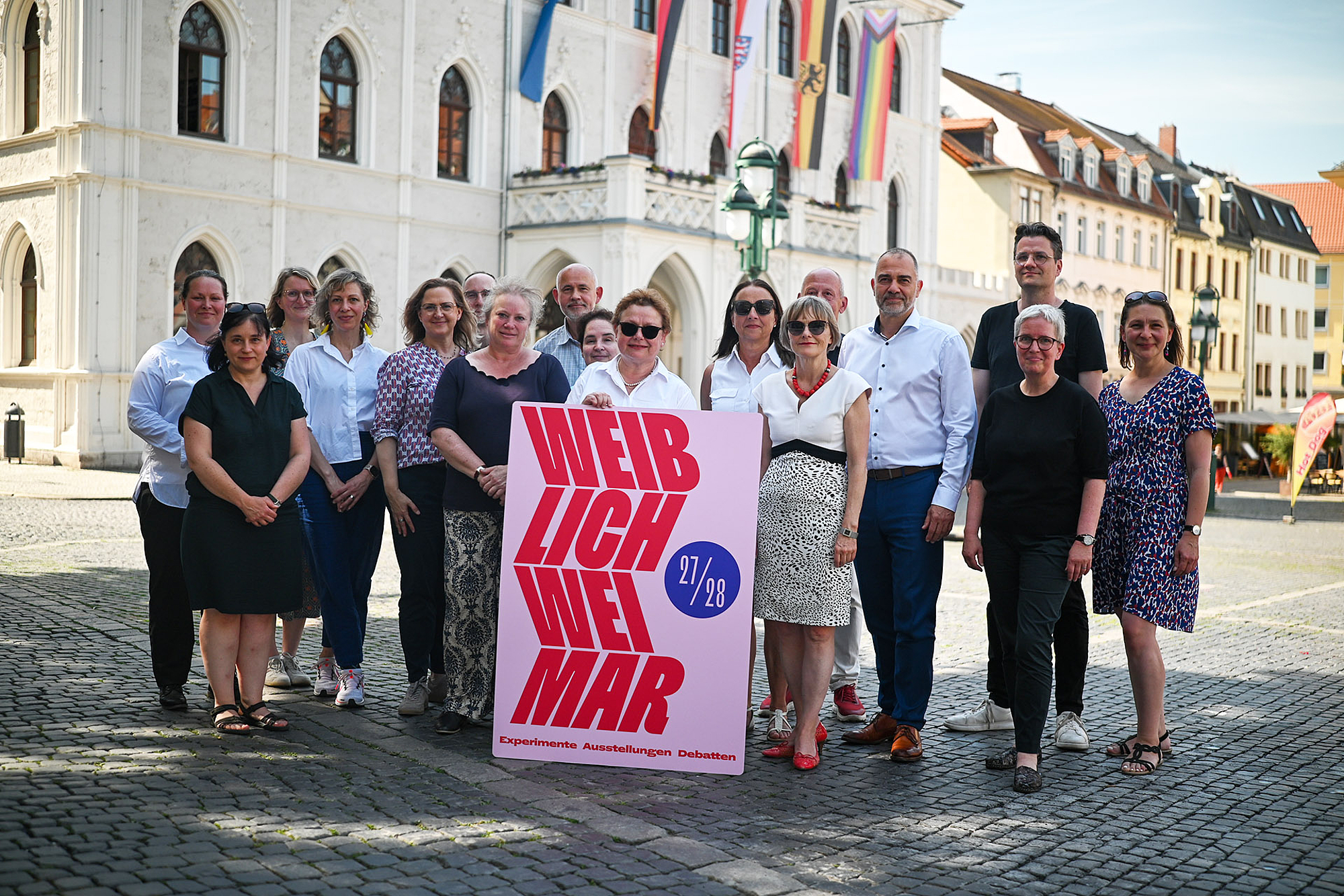 Das Bild zeigt eine Gruppe von Menschen.