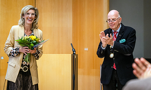 „Eine Ehre und neuer Ansporn“: Prof. Dr. Jana Leidenfrost ist Honorarprofessorin im Studienfach Kulturmanagement