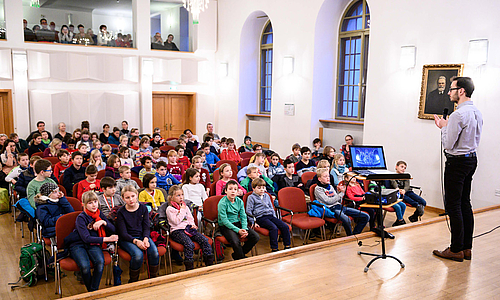 Geisterschiff voraus: Die Kinderuni Weimar lädt zu ihrer vierten Wintersemester-Vorlesung in den Saal Am Palais