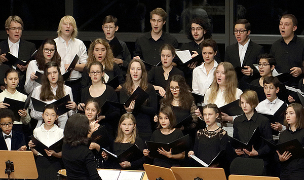Von Schütz bis Schostakowitsch: Orchester und Chor des Musikgymnasiums Schloss Belvedere gestalten ein Adventskonzert Von Schütz bis Schostakowitsch: Orchester und Chor des Musikgymnasiums Schloss Belvedere gestalten ein Adventskonzert