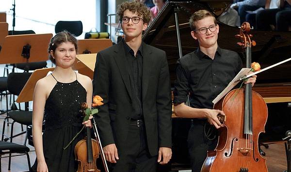 Einfach fulminant: Duo und Klaviertrio des Hochbegabtenzentrums gewinnen den „WDR 3 Klassikpreis“ der Stadt Münster Einfach fulminant: Duo und Klaviertrio des Hochbegabtenzentrums gewinnen den „WDR 3 Klassikpreis“ der Stadt Münster