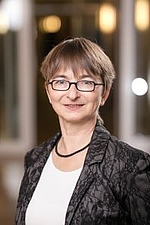 Portrait einer Frau mit Brille