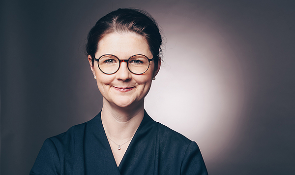 Das Bild zeigt eine Frau.