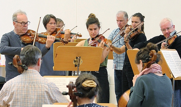 Romantische Serenaden: Professor*innen der Weimarer Musikhochschule spielen mit exzellenten Kolleg*innen und Alumni Romantische Serenaden: Professor*innen der Weimarer Musikhochschule spielen mit exzellenten Kolleg*innen und Alumni