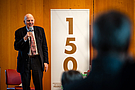 Prof. Dr. Christoph Stölzl eröffnet die erste Podiumsdiskussion im Rahmen des 150. Geburtstages der HfM Weimar