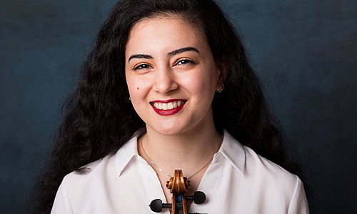„Facettenreiche Ausbildung“: Violinstudentin Sona Arzumanyan wird Mitglied der Mendelssohn-Orchesterakademie des Gewandhausorchesters Leipzig