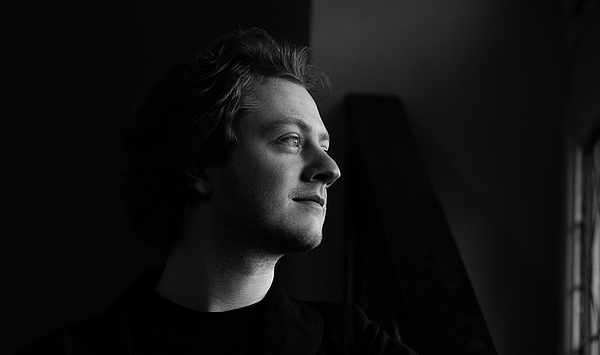 Das Bild zeigt eine Person.