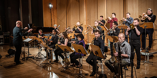 HfM Jazz Orchestra feat. Erik van Lier   