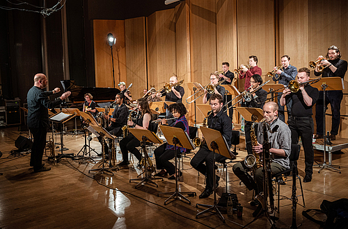 HfM Jazz Orchestra feat. Nils Wogram   