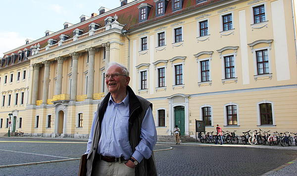 Mut zum Risiko: Die Hochschule für Musik FRANZ LISZT Weimar gratuliert ihrem Altrektor Prof. Dr. Diethelm Müller-Nilsson zum 90. Geburtstag Mut zum Risiko: Die Hochschule für Musik FRANZ LISZT Weimar gratuliert ihrem Altrektor Prof. Dr. Diethelm Müller-Nilsson zum 90. Geburtstag