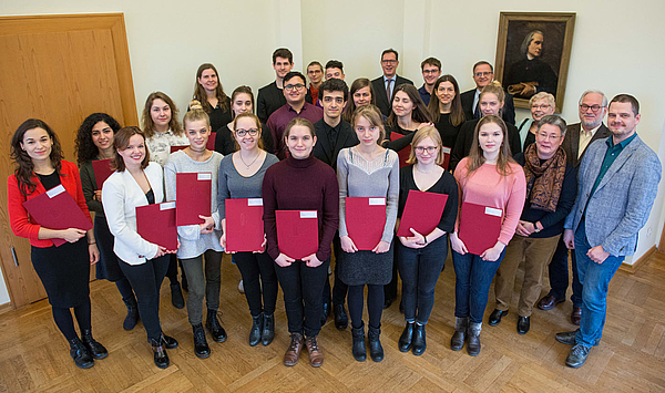 Wichtige Unterstützung für das Studium: Die Hochschule für Musik FRANZ LISZT Weimar vergibt 28 Deutschland-Stipendien Wichtige Unterstützung für das Studium: Die Hochschule für Musik FRANZ LISZT Weimar vergibt 28 Deutschland-Stipendien