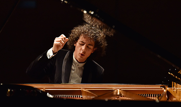 "Young Artist of the Year": Weimar piano student Can Çakmur's new solo CD receives international acclaim "Young Artist of the Year": Weimar piano student Can Çakmur's new solo CD receives international acclaim