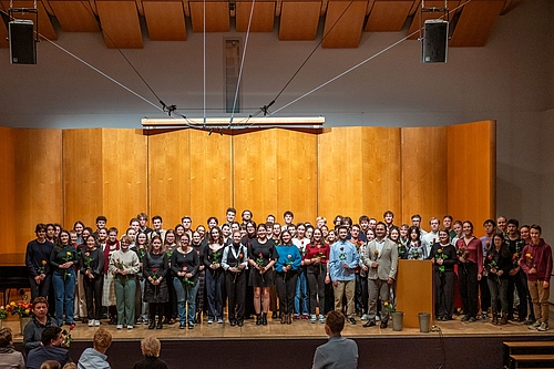 The picture shows a large group of young people