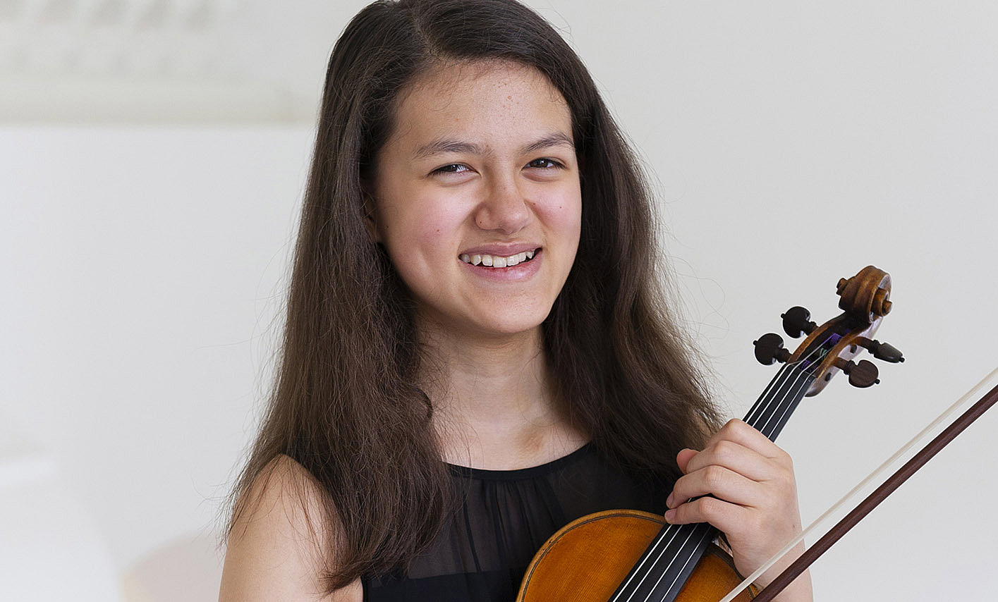 Debüt im Schießhaus: Zwei Preisträgerinnen des SPOHR-Violinwettbewerbs konzertieren bei den 61. Weimarer Meisterkursen