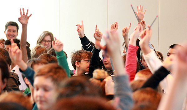 Start ins Wintersemester: Kinderuni Weimar mit Vorlesungen zu „Musik und Körper“, fliegenden Autos, Luchsen sowie „Weimar und die Pyramiden“ Start ins Wintersemester: Kinderuni Weimar mit Vorlesungen zu „Musik und Körper“, fliegenden Autos, Luchsen sowie „Weimar und die Pyramiden“