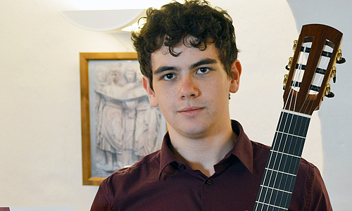 Nervenstärke im Finale: Weimarer Gitarrenstudent Daniló Kunze gewinnt den Deutschen Gitarrenpreis 2020