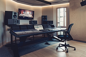 The picture shows a room with technical equipment.