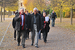 Durch den Park gehts zur Mensa