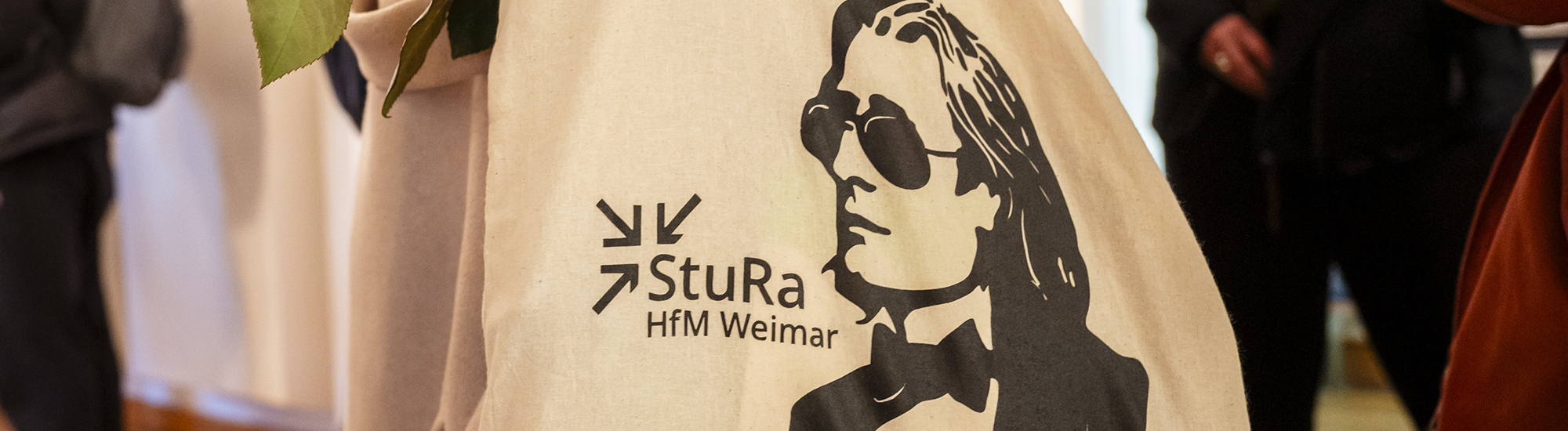 Das Bild zeigt einen Jutebeutel mit Aufdruck.