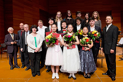 The picture shows a group of artists.