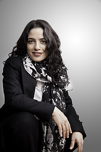 Das Bild zeigt eine Frau.