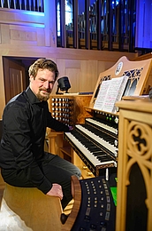 Prof. Martin Sturm an der Franz-Liszt-Gedächtnisorgel