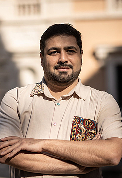 Das Foto zeigt einen Mann.