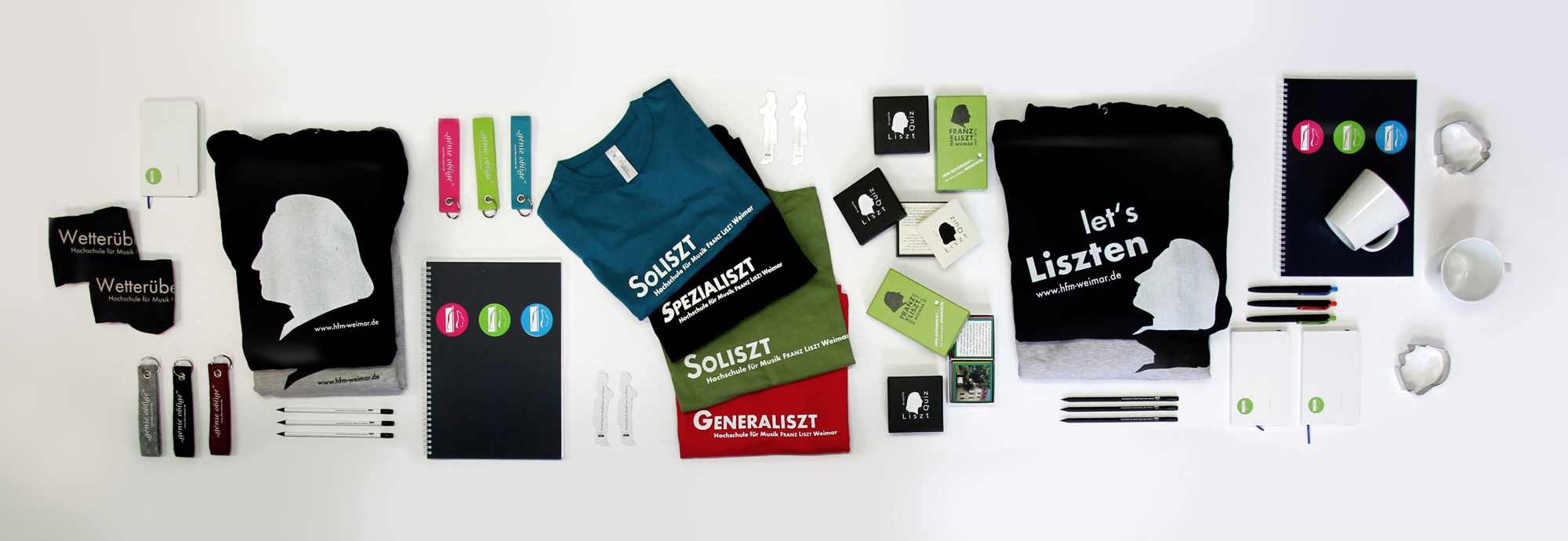 Das Bild zeigt Produkte aus dem Hochschulshop.