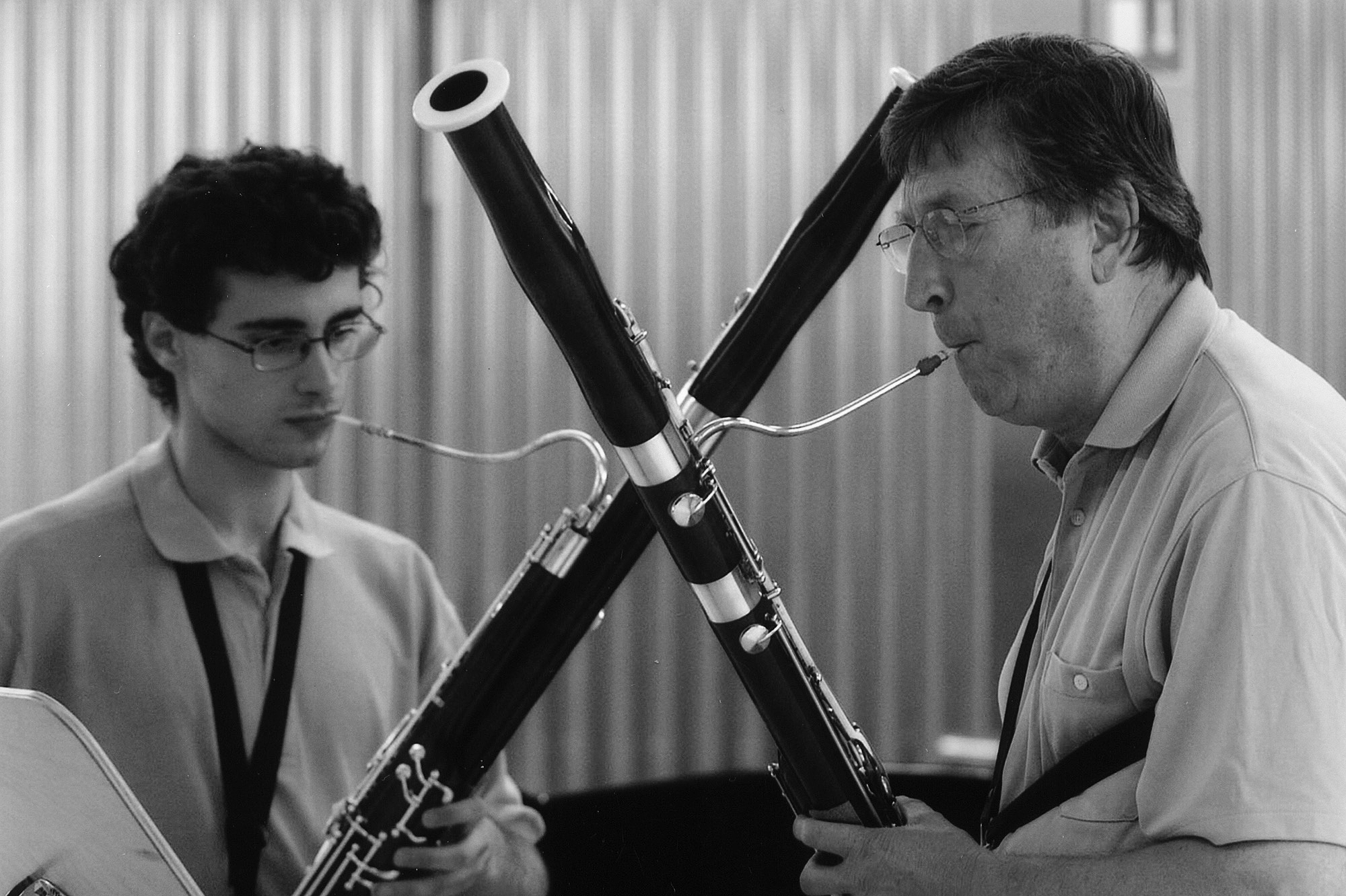 Das Bild zeigt zwei Männer mit Fagotten.