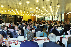 Gemütliches Beisammensein in der Mensa.