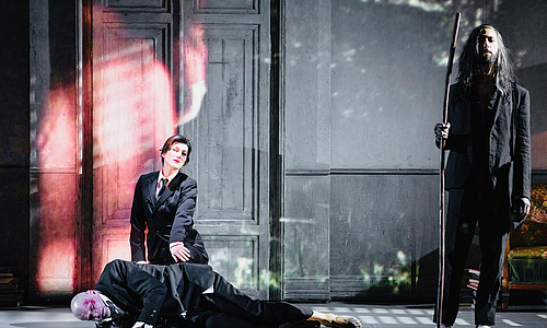 Debuts in Paris and Weimar