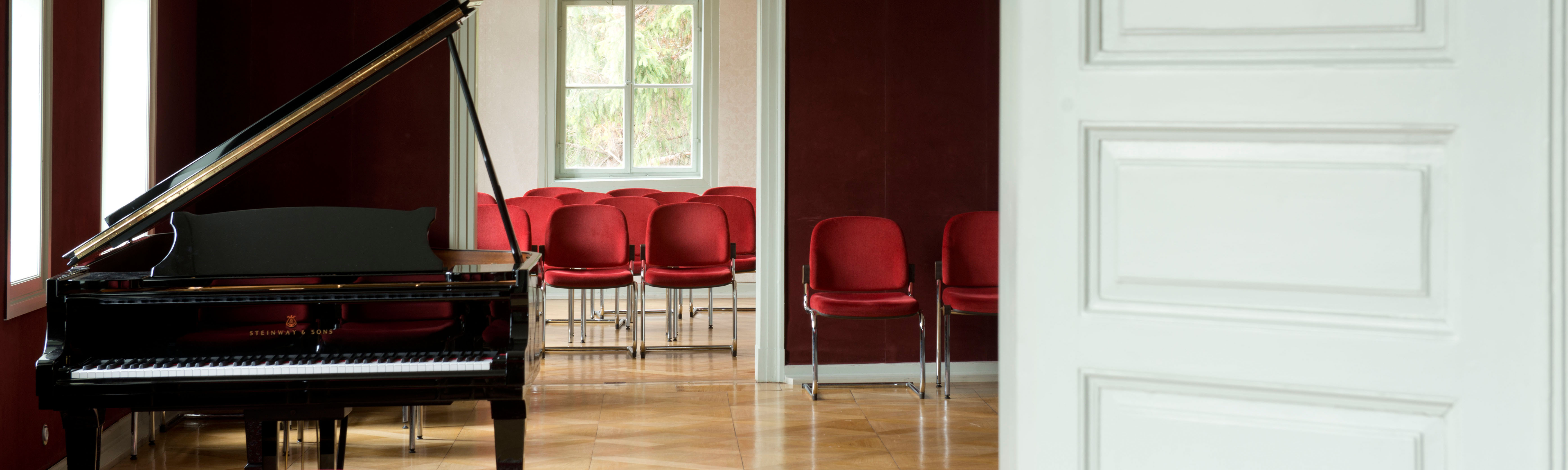 The picture shows a room with a grand piano.