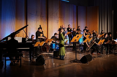 The picture shows musicians on a stage.