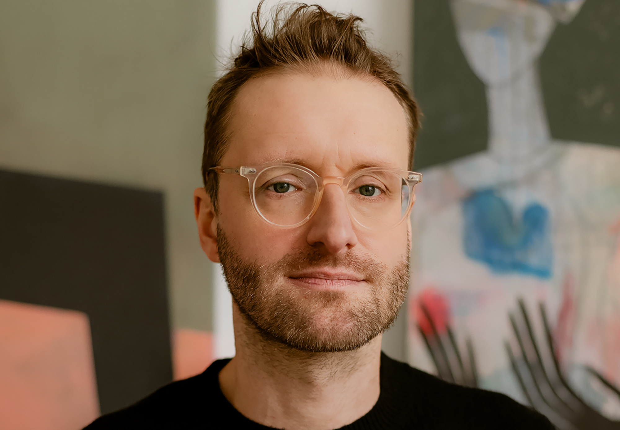 Das Bild zeigt einen Mann mit Brille.