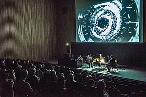Bilderkonzert "Different Trains | Different Art" des New Music Ensembles Weimar