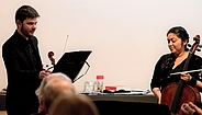 Tamás Fazekas (Bratsche) und Maria Dück-Montejo (Cello) nach der Präsentation des Duos a-Moll für Bratsche und Violoncello op. 47 Nr. 4 (1940) von Günter Raphael