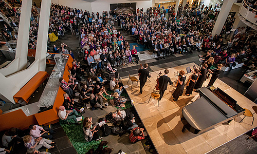 „Nachtstück“ für vier Bratschen: Sechstes Lunchkonzert des Musikgymnasiums Schloss Belvedere im Foyer der Berliner Philharmonie 