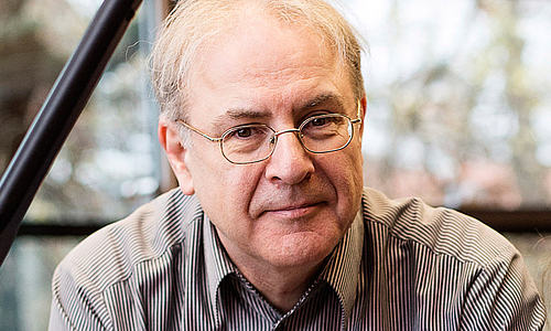 „Alle sind zu allem fähig“: Interview mit dem Juryvorsitzenden des 5. Internationalen FRANZ LISZT Wettbewerbs für Junge Pianisten 