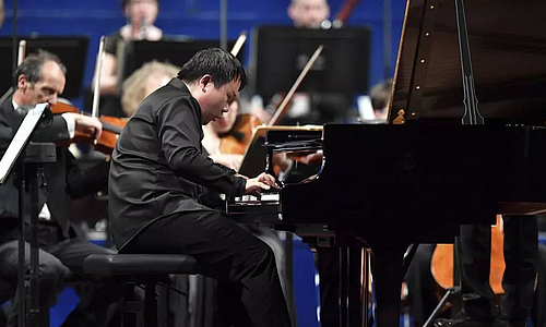 Ins Rampenlicht: Drei Fragen an den Klavierstudenten Xinyuan Wang, Preisträger des renommierten Klavierwettbewerbs in Leeds