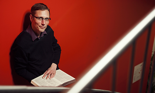 Aufbau einer Internetplattform: Neues DFG-Forschungsprojekt zu Theater- und Besetzungszetteln des Deutschen Nationaltheaters Weimar