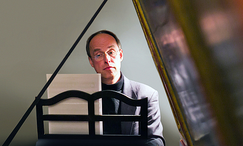 Nachtschicht mit Bach: Prof. Bernhard Klapprott spielt die sechs Englischen Suiten auf einem historischen Cembalo ein