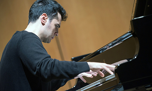 Tag der Entscheidung: Die drei Finalisten des 9. Internationalen FRANZ LISZT Klavierwettbewerbs Weimar – Bayreuth spielen mit Orchester in der Weimarhalle