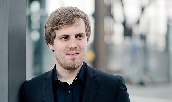 Katapultstart in die Karriere: Gábor Hontvári wird 1. Kapellmeister und stellv. Generalmusikdirektor am Mainfranken-Theater Würzburg Katapultstart in die Karriere: Gábor Hontvári wird 1. Kapellmeister und stellv. Generalmusikdirektor am Mainfranken-Theater Würzburg