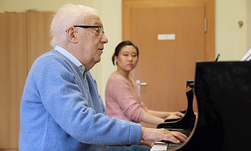 „Liszt ist mein Gott“: Meisterkurs mit dem argentinischen Pianisten und Pädagogen Aquiles delle Vigne
