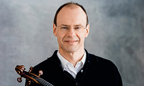 Vorbereitung auf Lunchkonzert: Ulrich Knörzer, Bratschist der Berliner Philharmoniker, gibt zwei Meisterkurse am Musikgymnasium Schloss Belvedere