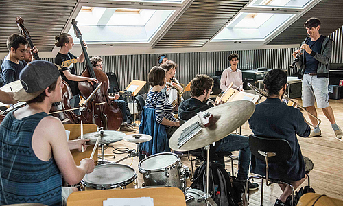 Akustische Emotionen: Jazzkonzert im Kulturzentrum mon ami mit dem „Large Ensemble featuring Claudio Puntin“